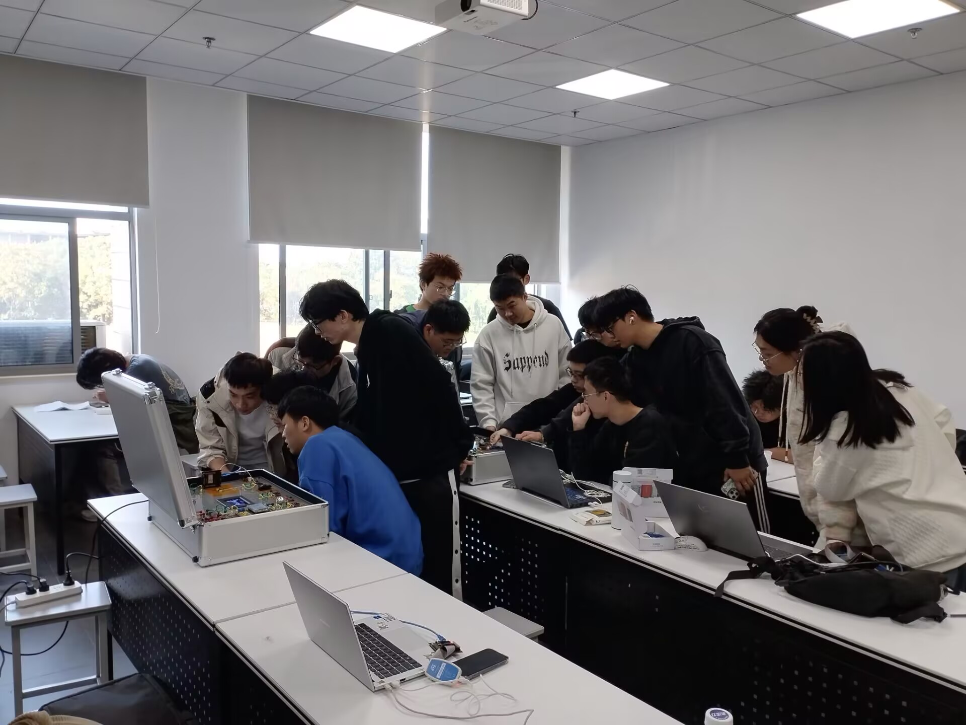 我司为沃行科技（南京）有限公司员工进行技术培训